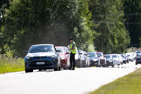Nuorison häiriökäyttäytymisen vuoksi Suviseurojen turvallisuusjärjestelyjä Kauhavalla on tiukennettu. 3