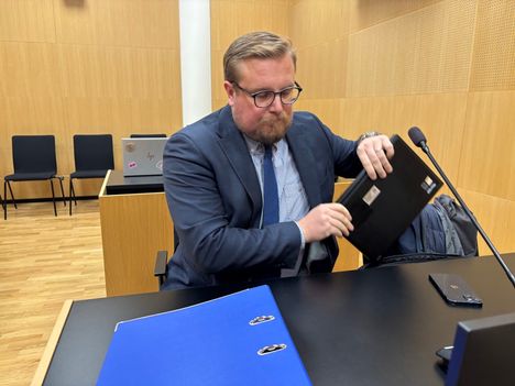 Oikeus päätti Kirsti Paakkasen testamenttiin liittyvässä asiassa. 4 Oikeus päätti Kirsti Paakkasen testamenttiin liittyvässä asiassa. 3