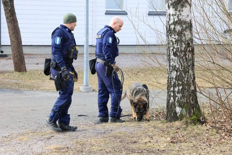 Opettajan älykäs toiminta paljasti karun totuuden 15-vuotiaasta Maatullin koulun puukottajasta. 6 Opettajan älykäs toiminta paljasti karun totuuden 15-vuotiaasta Maatullin koulun puukottajasta. 5