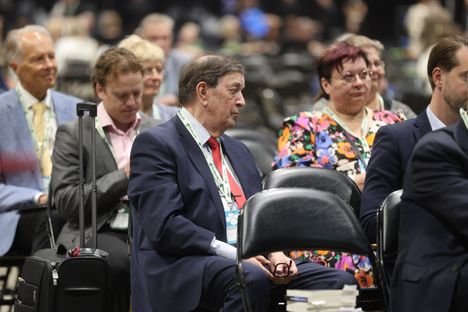 Paavo Väyrynen saapui keskustan puoluekokoukseen – ankara arvio puolueelle 3