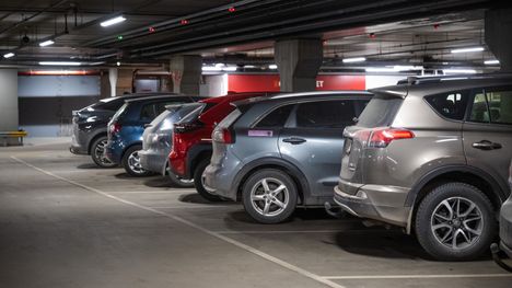 Parkkihalli vai ulkoparkki? Näin suomalaiset reagoivat 2 Parkkihalli vai ulkoparkki? Näin suomalaiset reagoivat 1