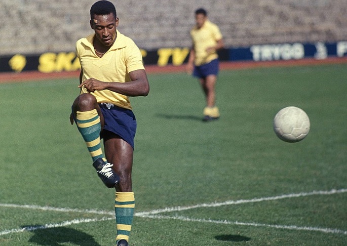Pele ja Henry saavat kunnian, kun kaksi New Yorkin katua nimetään heidän mukaansa MM-kilpailujen kunniaksi. 2 Pele ja Henry saavat kunnian, kun kaksi New Yorkin katua nimetään heidän mukaansa MM-kilpailujen kunniaksi. 1