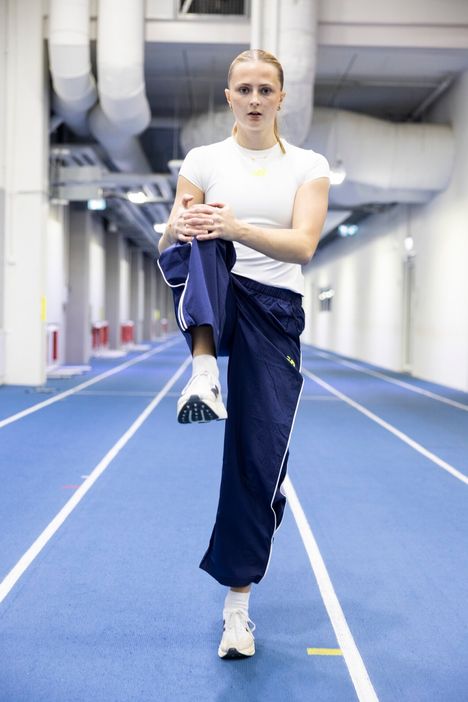 Pikajuoksulupaus Nora Lindahl valitsi edustavansa Suomen maajoukkuetta. 4 Pikajuoksulupaus Nora Lindahl valitsi edustavansa Suomen maajoukkuetta. 3