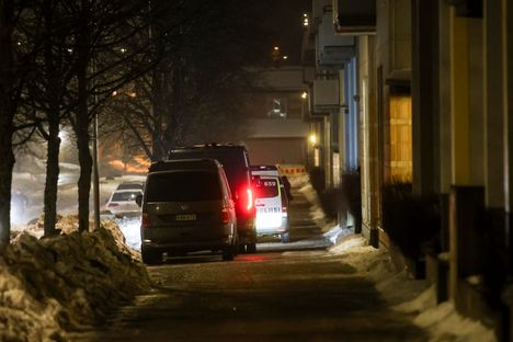 Poika syytetään isänsä murhasta Espoon Rastaspuistossa. 6 Poika syytetään isänsä murhasta Espoon Rastaspuistossa. 5