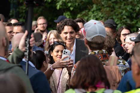Politiikan tunnettu hahmo Justin Trudeau vitsaili Trumpista Porissa 1