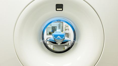 Potilas menehtyi magneettikuvauksen aikana – yksi henkilöä epäillään kuolemantuottamuksesta. 2 Potilas menehtyi magneettikuvauksen aikana – yksi henkilöä epäillään kuolemantuottamuksesta. 1