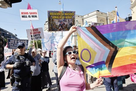 Pride-tapahtuma täytti Helsingin kadut – osallistujat kuvaavat rakkauden täyteistä ilmapiiriä 7