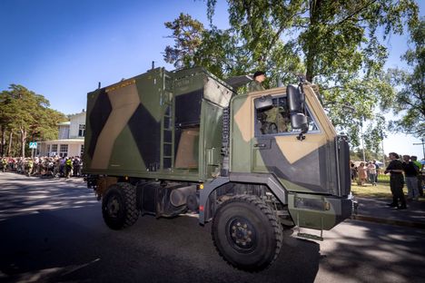Puolustusvoimien lippujuhlan päivän paraati pidetään Raaseporin Tammisaaressa. 3