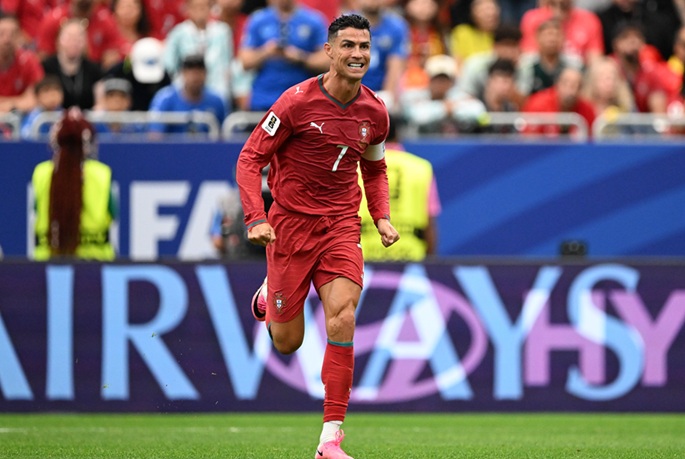 Ronaldo on ensimmäinen pelaaja, joka tekee maalin kuudessa MM-turnauksessa. 1