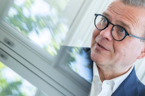 SDP:n edustaja arvioi kokoomuksen tavoittelevan sunnuntailisien poistamista. 3