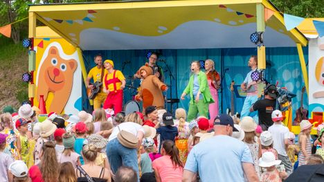 SSS: Pikku Kakkonen kutsuu "laputtamaan" lasta suurkonserttiin 2 SSS: Pikku Kakkonen kutsuu "laputtamaan" lasta suurkonserttiin 1