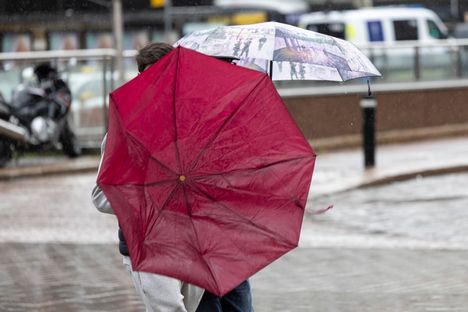 Sunnuntaille ennustetaan ukkosta. 2 Sunnuntaille ennustetaan ukkosta. 1