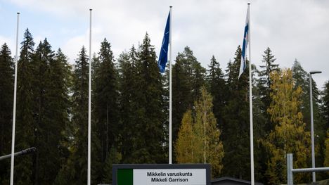 Suomen Naton pääkonttoriin saapuu uusia upseereita. 1