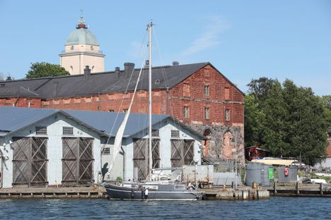 Suomenlahdelle eksyneen purjeveneen kapteenia epäillään rikkomuksista 2 Suomenlahdelle eksyneen purjeveneen kapteenia epäillään rikkomuksista 1