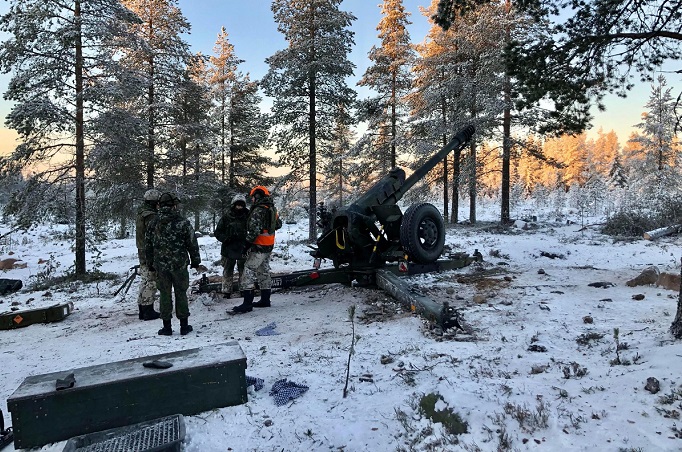 Suomi ja Ukraina allekirjoittavat sopimuksen puolustustarvikeyhteistyöstä. 2 Suomi ja Ukraina allekirjoittavat sopimuksen puolustustarvikeyhteistyöstä. 1