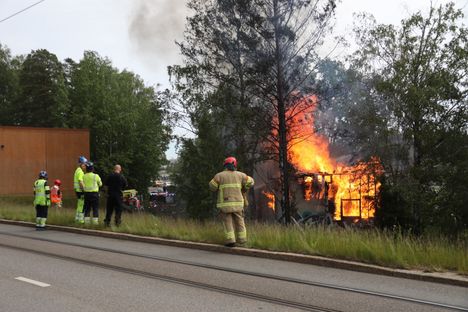Talo tulessa Espoossa – poliisi tutkii mahdollista tuhopolttoa 4 Talo tulessa Espoossa – poliisi tutkii mahdollista tuhopolttoa 3