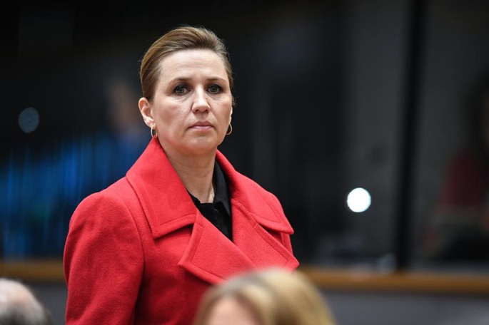 Tanskan hoitava pääministeri muodostaa uuden neljän puolueen hallituksen. 2 Tanskan hoitava pääministeri muodostaa uuden neljän puolueen hallituksen. 1