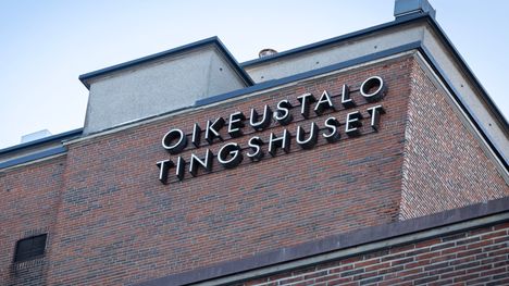 Työkaveri syytetään 18-vuotiaan naisen seksuaalisesta väkivallasta yökerhon wc:ssä Helsingissä. 2 Työkaveri syytetään 18-vuotiaan naisen seksuaalisesta väkivallasta yökerhon wc:ssä Helsingissä. 1
