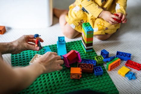 Työryhmä ehdottaa kotihoidon tuen poistamista. 2 Työryhmä ehdottaa kotihoidon tuen poistamista. 1
