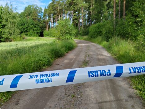 Uusia tietoja 28-vuotiaan naisen kuolemasta Mynämäellä: epäilty pidätetty. 1