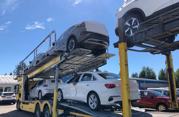 Uusien autojen rekisteröinnit laskivat toukokuussa. 1