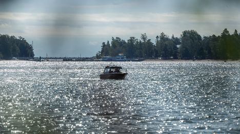 Veneilijä menehtyi Kotkassa, toinen selviytyi 2 Veneilijä menehtyi Kotkassa, toinen selviytyi 1