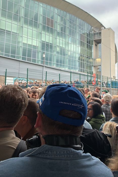 Vessajärjestelyt ongelmallisia Eppu Normaalin konsertissa 3