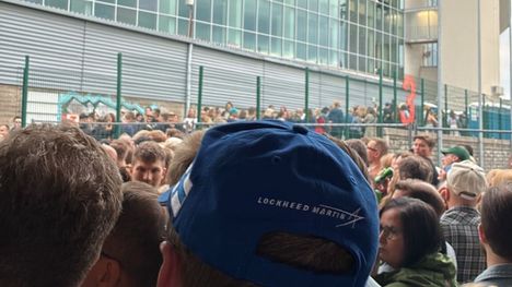 Vessajärjestelyt ongelmallisia Eppu Normaalin konsertissa 1