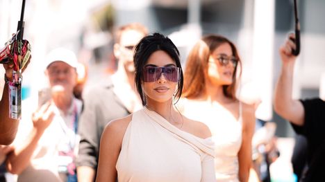 Video kiertää: Kim Kardashian otti F1-tähden pyyhkeen ilman lupaa. 1