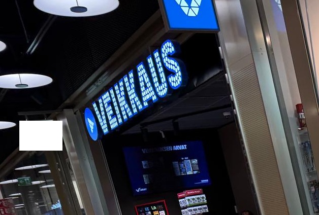 Viisikymmentä yritystä hakee pelilisenssejä, kun Veikkauksen monopoli päättyy Suomessa. 2 Viisikymmentä yritystä hakee pelilisenssejä, kun Veikkauksen monopoli päättyy Suomessa. 1