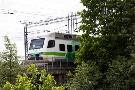 Vika aiheuttaa viivästyksiä junaliikenteessä – VR ilmoittaa yli tunnin myöhästymisistä 2 Vika aiheuttaa viivästyksiä junaliikenteessä – VR ilmoittaa yli tunnin myöhästymisistä 1