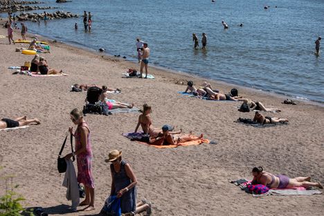 Voiko edellisen vuoden aurinkovoiteen käyttö olla turvallista? Ihotautilääkärit antavat neuvoja. 3