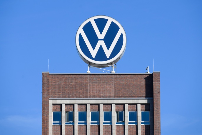Volkswagen-konserni aikoo vähentää 50 000 työpaikkaa vuoteen 2030 mennessä. 2 Volkswagen-konserni aikoo vähentää 50 000 työpaikkaa vuoteen 2030 mennessä. 1