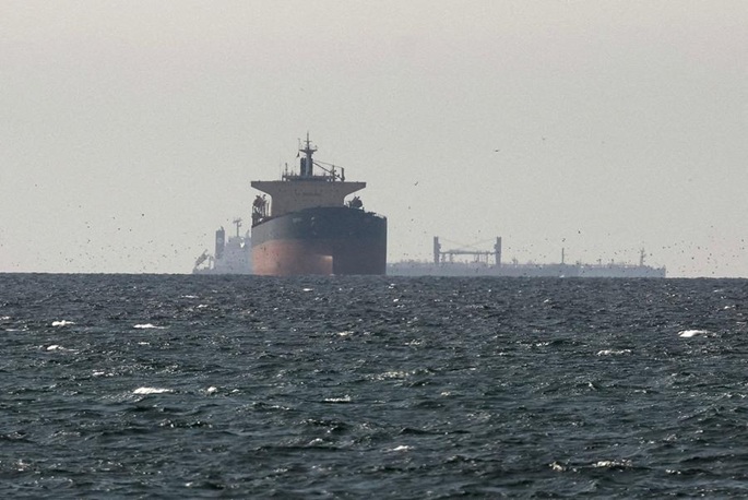Yhdysvallat ja Iran keskeyttävät iskut "toistaiseksi" ja tapaavat Dohassa Hormuzin alueesta. 1