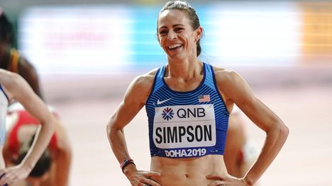 Yhdysvaltalainen juoksija Jenny Simpson koki terveydellisen ongelman juoksukilpailussa. 2 Yhdysvaltalainen juoksija Jenny Simpson koki terveydellisen ongelman juoksukilpailussa. 1