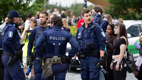 Yksi henkilö pidätettiin mielenosoituksessa Helsingissä. 1