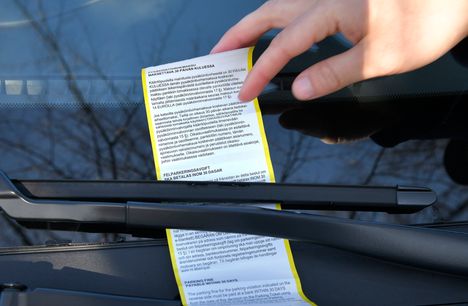 Yle: Kuljettajat kiertävät parkkisakot odottamattomalla tavalla 2 Yle: Kuljettajat kiertävät parkkisakot odottamattomalla tavalla 1