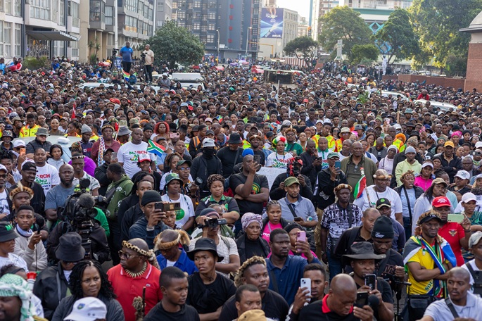 900 osallistui Etelä-Afrikassa kansallisiin maahanmuuttovastaisiin mielenosoituksiin. 2 900 osallistui Etelä-Afrikassa kansallisiin maahanmuuttovastaisiin mielenosoituksiin. 1