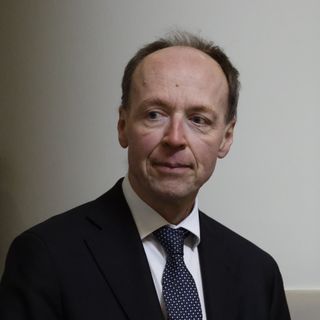 Halla-aho kritisoi Erikoisjoukoissa mukana ollutta PS:n Lundénia 4 Halla-aho kritisoi Erikoisjoukoissa mukana ollutta PS:n Lundénia 3