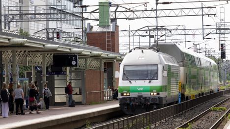 Junat viivästyvät sähköverkkovian takia torstaina. 1