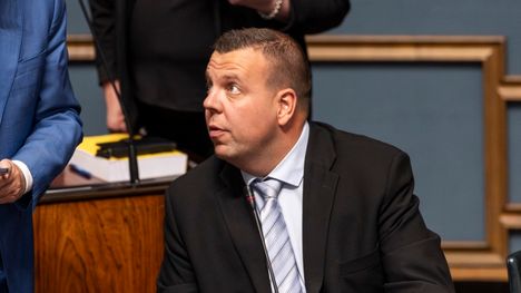 Perussuomalaisten edustaja oli mukana Sofia Virran kanssa Erikoisjoukoissa. 2 Perussuomalaisten edustaja oli mukana Sofia Virran kanssa Erikoisjoukoissa. 1