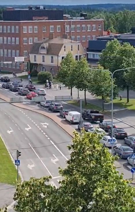Pikku Kakkosen ruuhkassa pysähtyneet kuljettajat ottavat kantaa 2 Pikku Kakkosen ruuhkassa pysähtyneet kuljettajat ottavat kantaa 1