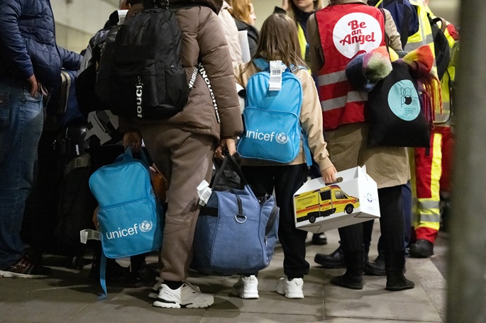 Saksassa huomattavasti vähemmän turvapaikkahakemuksia. 2 Saksassa huomattavasti vähemmän turvapaikkahakemuksia. 1