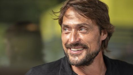 Teemu Selänne sai yllättävän lahjan vaimoltaan Sirpalta – iloinen ilme paljastaa kaiken 2 Teemu Selänne sai yllättävän lahjan vaimoltaan Sirpalta – iloinen ilme paljastaa kaiken 1