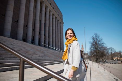 Vihreiden edustaja arvostelee Sdp:n Joona Räsäsen kantaa koulutusleikkausten mahdollisuuteen. 3