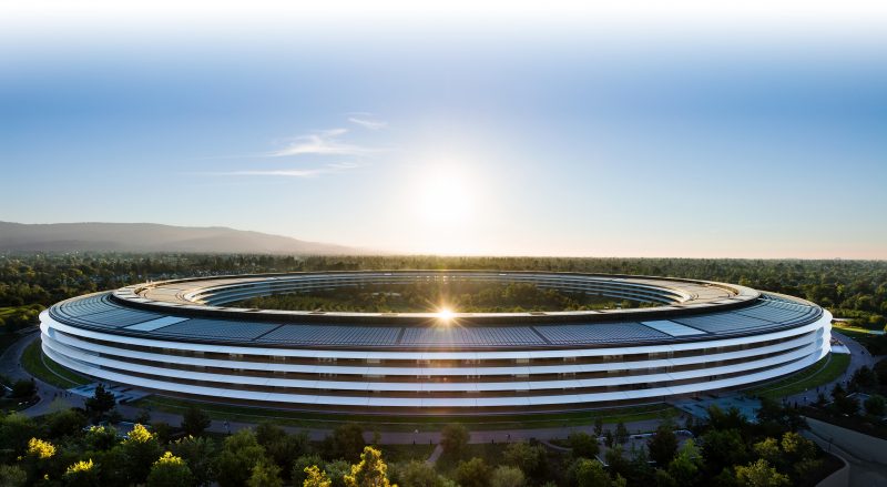 Apple palkkasi uuden yhteiskuntasuhdejohtajan – tavoitteena toimiva yhteistyö Trumpin hallinnon kanssa 2 Apple palkkasi uuden yhteiskuntasuhdejohtajan – tavoitteena toimiva yhteistyö Trumpin hallinnon kanssa 1