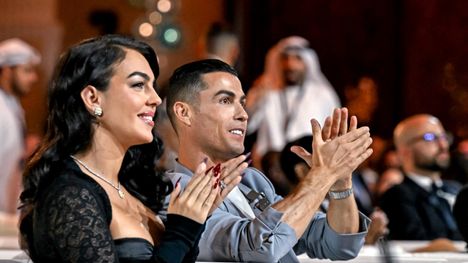 Georgina Rodriguez vastasi kehoaan koskeviin kritiikkeihin ja jakoi Ronaldon tukevan reaktion 1