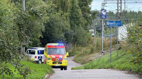 Junaliikenne keskeytyi Rekolan asemalla Vantaalla henkilövahingon vuoksi 2 Junaliikenne keskeytyi Rekolan asemalla Vantaalla henkilövahingon vuoksi 1