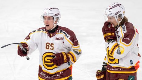 Salavat Julaev Ufa julkaisi 65-vuotisjuhlapaidan, jossa on suomalaispelaajien nimet 1