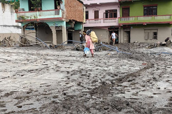 Nepalin tulvien uhrien kuolleet ovat nousseet 781:een, 2 502 ihmistä edelleen kateissa 2 Nepalin tulvien uhrien kuolleet ovat nousseet 781:een, 2 502 ihmistä edelleen kateissa 1